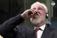 Ngeri, Penjahat Perang Minum Racun di Depan Hakim