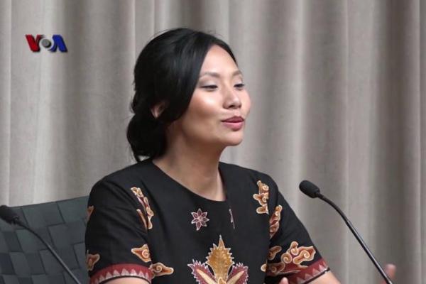 Pada 5-7 Desember, Livi Zheng pulang kampung ke Blitar untuk menghadiri undangan Kirab Pemuda bersama Presiden RI Joko Widodo.
