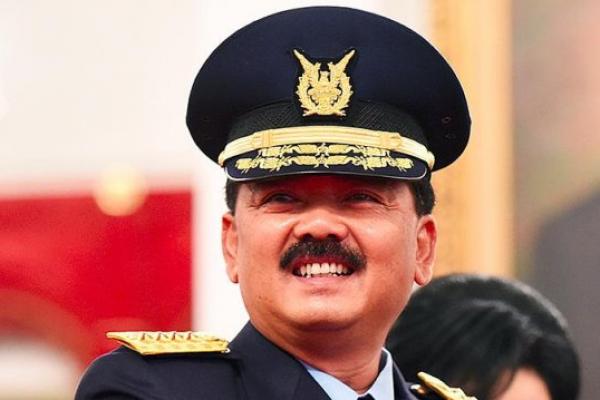 Presiden Jokowi menunjuk Kepala Staf TNI Angkatan Udara Marsekal Hadi Tjahjanto sebagai calon Panglima TNI untuk menggantikan posisi Jenderal Gatot Nurmantyo.