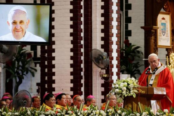 Paus Fransiskus meminta semua negara mendukung dialog antar Korea guna meredakan ketegangan di semenanjung Korea