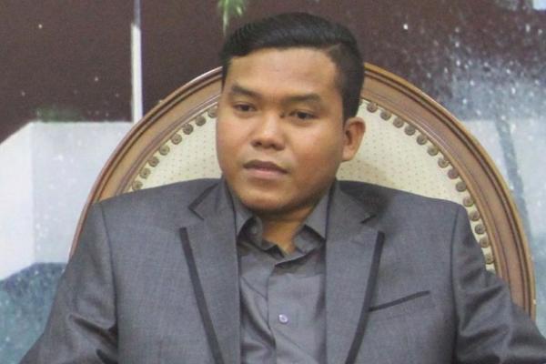 Pengamat politik Pangi Syarwi Chaniago memprediksi Pilpres 2019 bakal diikuti tiga pasangan calon presiden dan calon wakil presiden (Capres dan Cawapres).