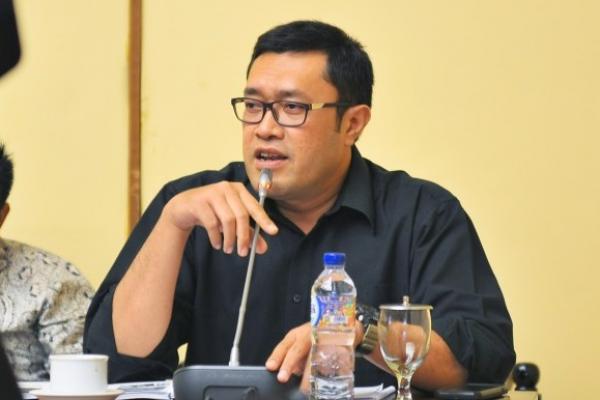 Komisi IV DPR RI meminta Kementerian Kelautan dan Perikanan untuk memberikan data jumlah nelayan beserta alamat dan alat tangkap ikan yang diterimanya.