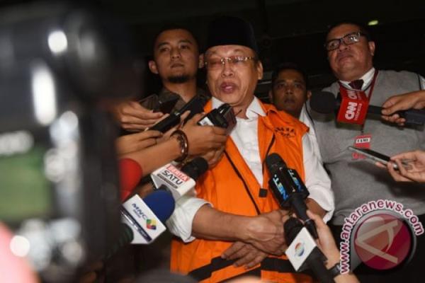 Suparman yang merupakan ‎Bupati Rokan Hulu ‎dan Johar yang juga mantan Ketua DPRD Riau itu ‎menjalani persidangan di Pengadilan Negeri Pekanbaru.