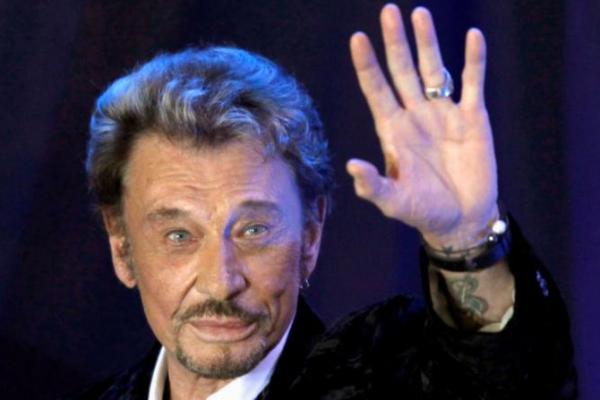 Lahir pada tahun 1943, ia mengubah namanya dari Jean-Philippe Smet menjadi Johnny Hallyday, dan menemukan ketenaran sebagai bintang rock di tahun 1950an.