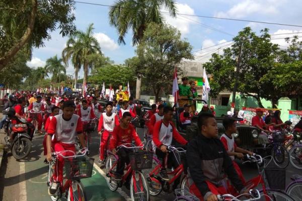 Agenda gowes inipun juga disertai kunjungan ke beberapa tempat bersejarah di Kabupaten Blitar.