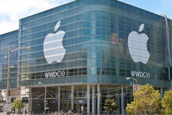 Saham Dow Jones Industrial Average turun lebih dari 200 poin pada Rabu (14/11) karena dampak dari jatuhnya saham Apple.