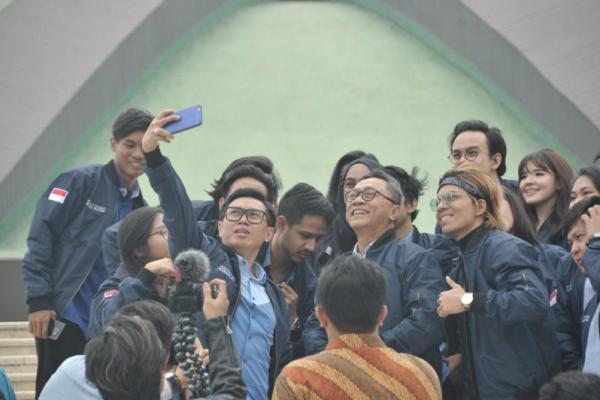 Zulkifli Hasan kedatangan tamu istimewa selebgram dan youtuber di Gedung MPR Senayan