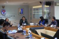 Menpora Ingin Hibur Masyarat Sekitar Gunung Agung