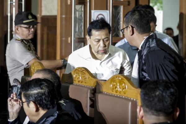 Arief mengaku tak tahu menahu soal anggaran e-KTP. Sedangkan Mekeng menyebut Nazaruddin berhalusinasi dan berkhayal terkait penerimaan uang proyek e-KTP. 