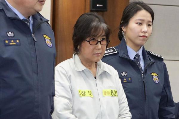 Tak hanya menuntut hukuman 25 tahun penjara, jaksa juga meminta pengadilan untuk menuntut Choi penalti sebesar 108 juta dollar (Rp1,45 triliun