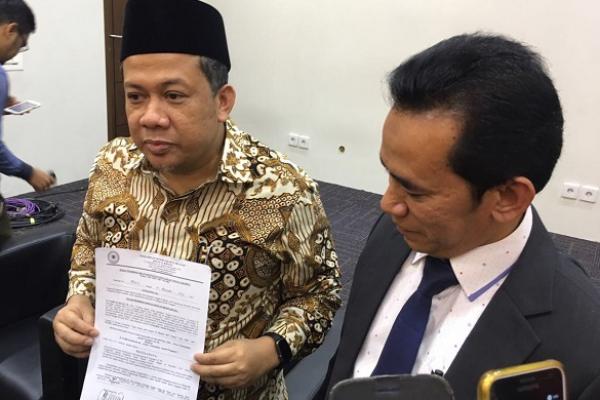 Wakil Ketua DPR Fahri Hamzah batal mencabut laporan atas dugaan pencemaran nama baik dan fitnah yang dilakukan oleh Presiden Partai Keadilan Sejahtera (PKS) Sohibul Iman.