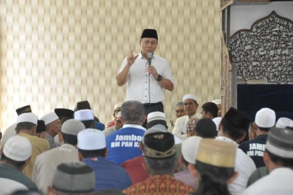 Ketua MPR Zulkifli Hasan mendorong ummat Islam agar belajar berdagang seperti Nabi Muhammad Rasulullah.