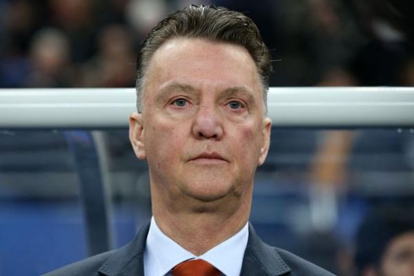 Louis Van Gaal rupanya belum bisa mengubur dalam-dalam rasa kecewa kepada manajemen Setan Merah.