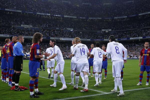 Setelah enam putaran pertandingan, Barca dan Madrid berada di puncak klasemen bersama pasukan Ernesto Valverde di atas rival mereka dengan selisih gol.