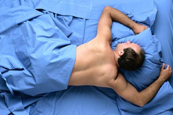Tenangkan pikiran Anda menjelang tidur juga merupakan cara ampuh untuk menghindari gangguan dari tidur ini.