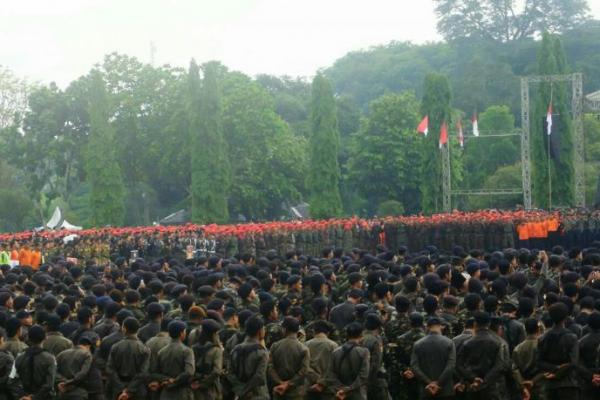 Banser bukan TNI, bukan juga Polisi apalagi Satpol PP dan Satpam. Mereka adalah pasukan NU pengawal ulama dan NKRI yang berani mati. Marsnya sangat heroik selalu dinyanyikan penuh semangat dan menggugah.