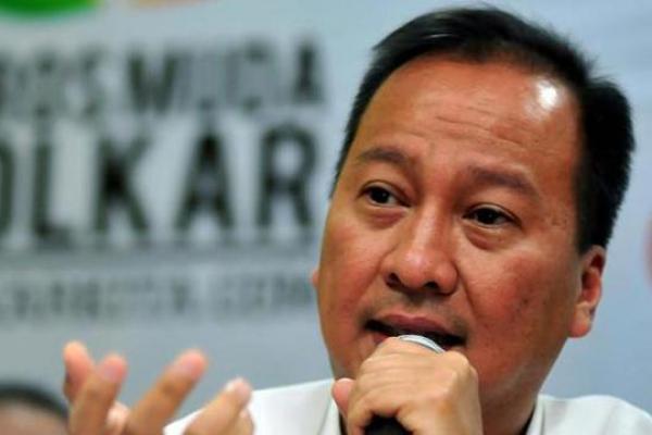 Menurut Bone, saat ini nama calon Ketua DPR pengganti Novanto sudah ada di tangan Airlangga.