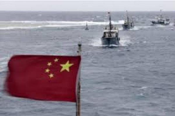 Factor mengatakan bahwa kapal-kapal itu terkadang didampingi oleh kapal Penjaga Pantai China untuk mempertahankan keberadaan tegas negara itu di wilayah Laut China Selatan.
