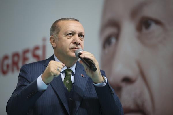 Para pemimpin Eropa memperingatkan Presiden Recep Tayyip Erdogan untuk berhenti menindas tetangga Turki 