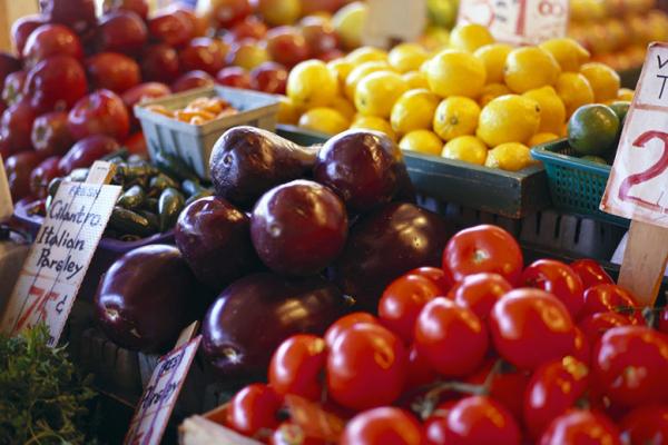 Penelitian selama satu dekade terhadap 650 orang dewasa Inggris dan Eropa menunjukkan bahwa diet tinggi tomat dan buah-buahan, khususnya apel