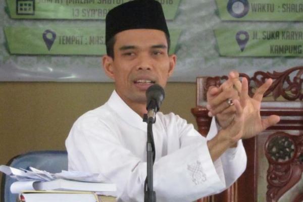 UAS mengumumkan resmi perceraiannya. Hal itu diumumkan UAS, sapaan akrabnya melalui kuasa hukumnya, Hasan Basri