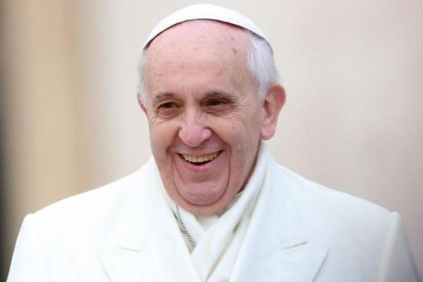 Paus juga mendorong penggunaan prinsip solidaritas dan subsidiaritas untuk memastikan akses ke perawatan
