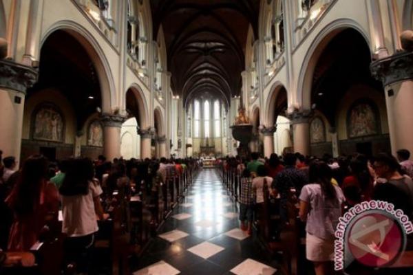 Gereja Katedral membatasi jumlah jemaat yang akan mengikuti ibadah Kenaikan Isa Almasih. Dimana, hanya 150 orang jemaan yang bisa masuk ibadah demi menerapkan protokol kesehatan serta upaya pencegahan penularan COVID-19.