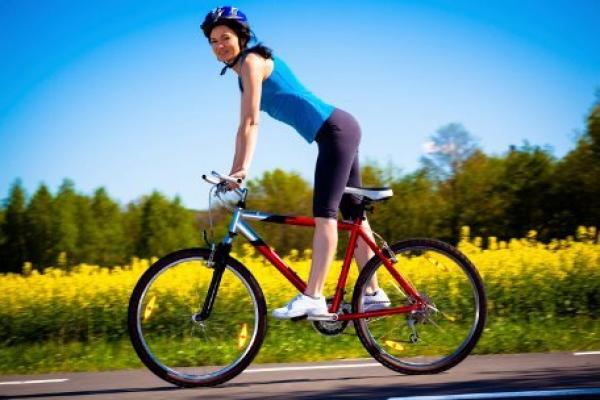 Selain itu, kegiatan bersepeda juga bisa mengurangi kadar kolesterol jahat yang berujung berkurangnya risiko penyakit jantung.