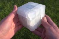 Unik, Rubik Ini Terbuat dari Es