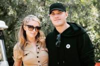 Paris Hilton dan Chris Zylka Bertunangan