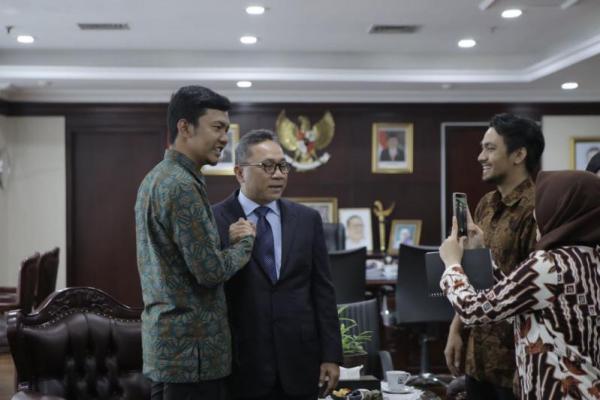 Ikatan Alumni Beasiswa LPDP Universitas Indonesia mendatangi Ketua MPR Zulkifli Hasan.