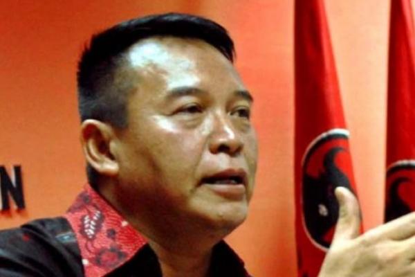 Ketua Umum DPP PDIP Megawati Soekarnoputri mendadak menunjuk Ketua DPD PDIP Jawa Barat Tubagus Hasanudin sebagai calon gubernur.