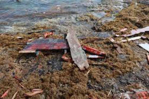 Empat orang warga Venezuela yang nekat menyebrangi Pulau Antillen Belanda di Curacao meninggal saat kapal mereka hancur lebur dihantam gelombang