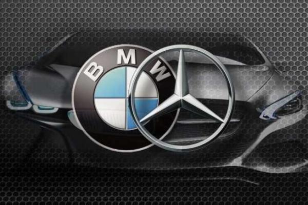 Perusahaan mobil BMW menarik hampir seperempat juta kendaraan karena cacat kamera cadangan.