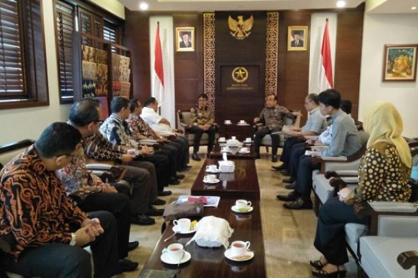 Presiden Jokowi dipastikan akan menghadiri acara puncak Hari Pers Nasional (HPN) di Sumatera Barat (Sumbar), Padang, pada 8-9 Februari 2018.