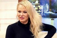 Pamela Anderson Nikahi "Brondong" Adil Rami