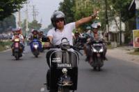 "Pak Jokowi Senengnya Motor Lanang, Saya Vespa Aja"