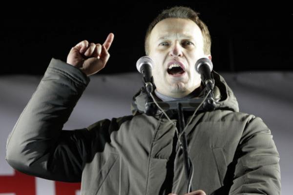 Pendukung Navalny mengklaim dia jatuh sakit setelah minum teh 