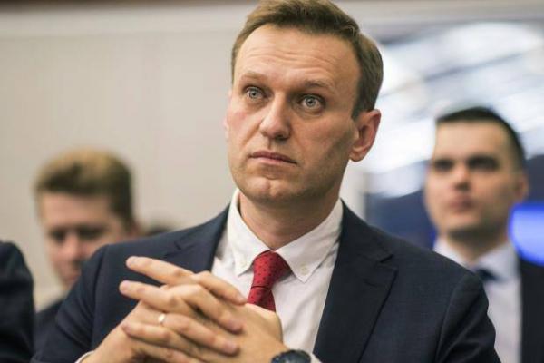 Markas besar Navalny di Moskow juga digerebek oleh polisi sebelum pemilihan hari Minggu sehubungan dengan dugaan pencucian uang