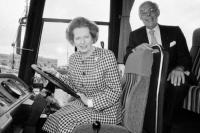 Bus Lapis Baja Margaret Thatcher Dijual Murah