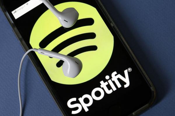 Spotify menambah informasi tentang penulis lagu dan produser dalam platform musik online tersebut.