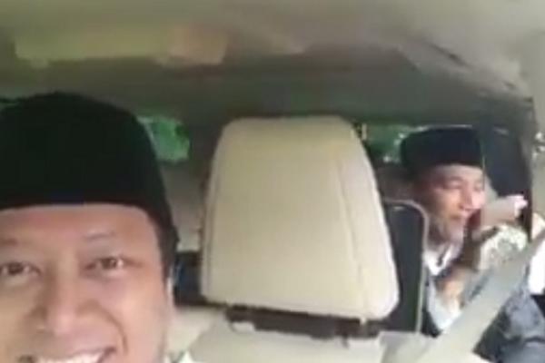 Video Presiden Jokowi yang diunggah Ketua Umum Partai Persatuan Pembangunan (PPP) Romahurmuziy (Romi) ketika melempar bingkisan ke warga.
