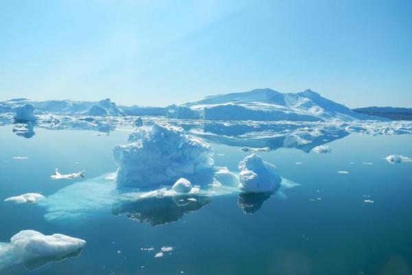Greenland atau Tanah Hijau merupakan pulau terbesar di muka Bumi. Kendati demikian, besarnya tanah Greenland.