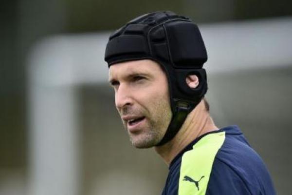 Arsenal terancam tanpa Peter Cech saat berhadapan melawan Tottenham Hotspurs dalam derbi London