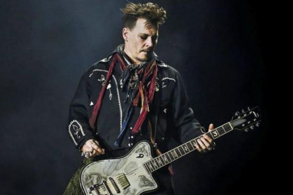 Aktor nyentrik, Johnny Depp akan melakukan tur ke Inggris bersama bandnya The Hollywood Vampires musim panas ini, termasuk London dan Manchester.