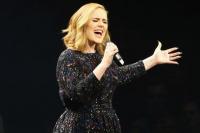 Adele Memilih Pisah Setelah Tujuh Tahun Bersama 