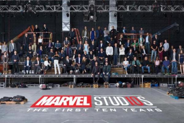 Akun Twitter Marvel baru saja merilis foto berisi kumpulan para pemeran film-film superhero Marvel.
