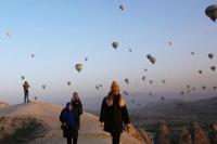 Wisatawan di Turki Suka Naik Balon Udara
