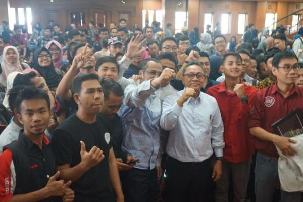 Pengucapan ikrar`Kami Indonesia` Indonesia sebagai respons terhadap kekerasan yang terjadi akhir-akhir ini terhadap tokoh agama baik para ustadz, pastor dan yang lainnya