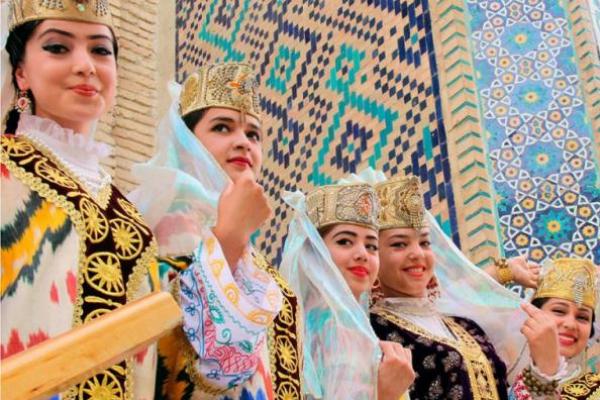 Selain Indonesia, Uzbekistan memberi fasilitas bebas visa bagi turis dari enam negara lainnya, yaitu Israel, Korea Selatan, Malaysia, Singapura, Turki, dan Jepang.